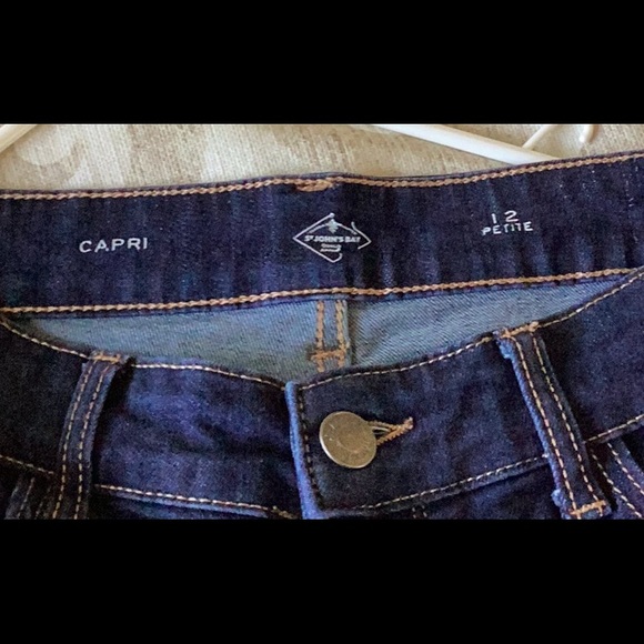 Black Ankle Cropped Jeans with Classic Fit - Picture 6 of 6